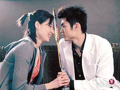 林丹与谢杏芳是羽坛的“神雕侠侣”(资料图) 林丹与谢杏芳是羽坛的“神雕侠侣”(资料图)