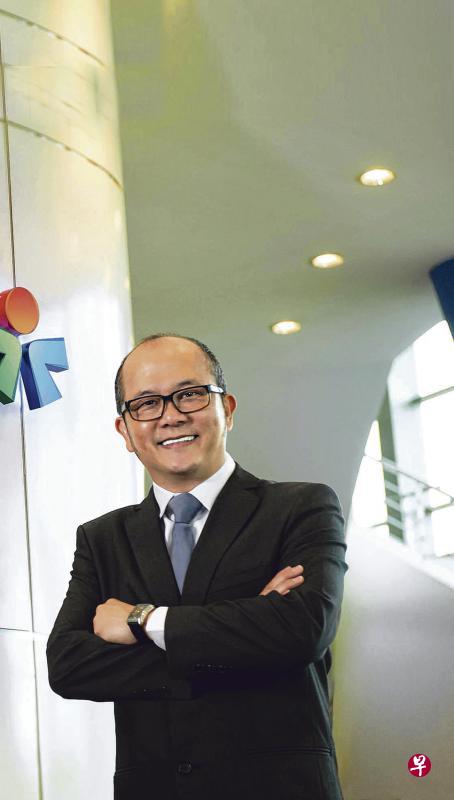 沈财福:公司为了配合交易所的各种各类的要求和规定,难免会顾此失彼,无法兼顾到公司的长期发展,而拟定长期的发展策略对公司的未来却是至关重要。我们是搞企业、做生意的,把公司做大、做好、赚钱才是最重要。(档案照片) 沈财福:公司为了配合交易所的各种各类的要求和规定,难免会顾此失彼,无法兼顾到公司的长期发展,而拟定长期的发展策略对公司的未来却是至关重要。我们是搞企业、做生意的,把公司做大、做好、赚钱才是最重要。(档案照片)