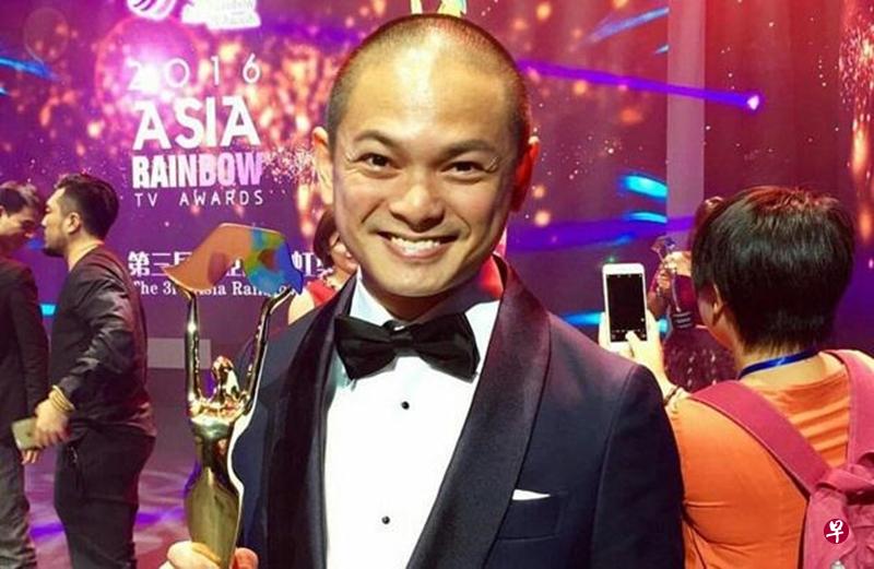 周崇庆击败伊朗和孟加拉的一级喜剧演员,获得“最佳男喜剧演员”。(互联网) 周崇庆击败伊朗和孟加拉的一级喜剧演员,获得“最佳男喜剧演员”。(互联网)