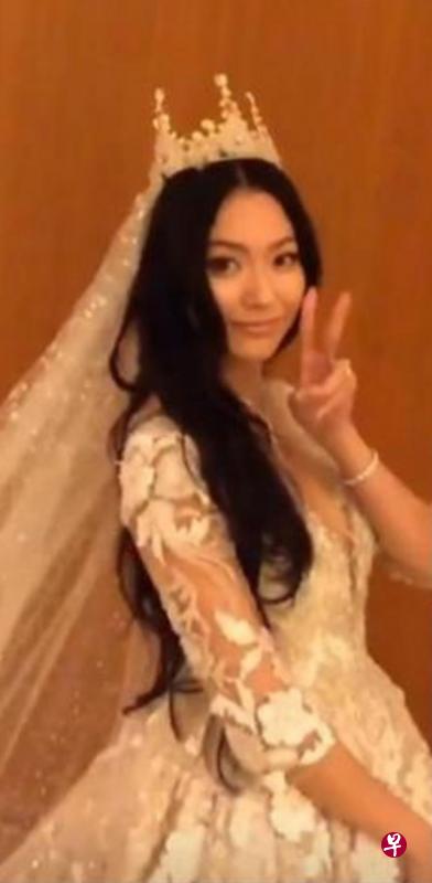 黄婉佩戴皇冠头纱结婚。 黄婉佩戴皇冠头纱结婚。