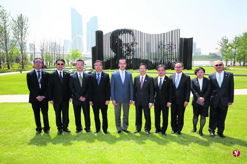 新苏合作理事会新方副主席、新加坡国家发展部兼贸工部政务部长许宝琨医生在仁恒置地董事局主席钟声坚的陪同下,今年5月首次参访南京生态科技岛。 新苏合作理事会新方副主席、新加坡国家发展部兼贸工部政务部长许宝琨医生在仁恒置地董事局主席钟声坚的陪同下,今年5月首次参访南京生态科技岛。