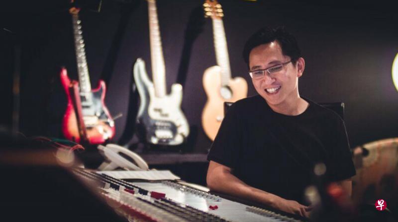 Terence Teo在《梦想的声音》至今编了11首歌曲,他说很可惜不是每一首都被听见。(受访者提供、互联网) Terence Teo在《梦想的声音》至今编了11首歌曲,他说很可惜不是每一首都被听见。(受访者提供、互联网)