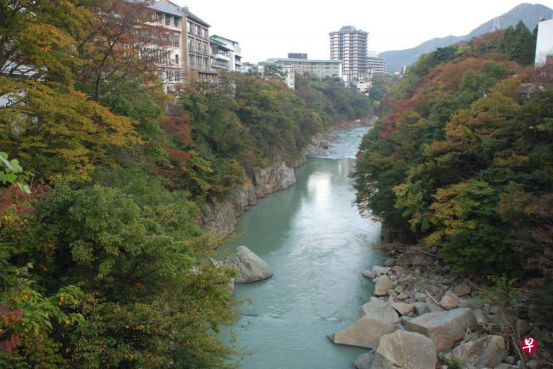 日本东北近闻地震,10月的秋光与红叶,历历在目。曾经“暴动”的鬼怒川,温泉资源丰富。 日本东北近闻地震,10月的秋光与红叶,历历在目。曾经“暴动”的鬼怒川,温泉资源丰富。