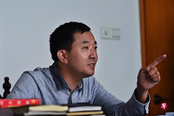 陈行甲去年6月才被中组部评为“全国优秀县委书记”,据称还得到中共总书记习近平的接见,今年9月又被湖北省委定为“州级领导干部人选考察对象”,被认为仕途光明。(互联网) 陈行甲去年6月才被中组部评为“全国优秀县委书记”,据称还得到中共总书记习近平的接见,今年9月又被湖北省委定为“州级领导干部人选考察对象”,被认为仕途光明。(互联网)