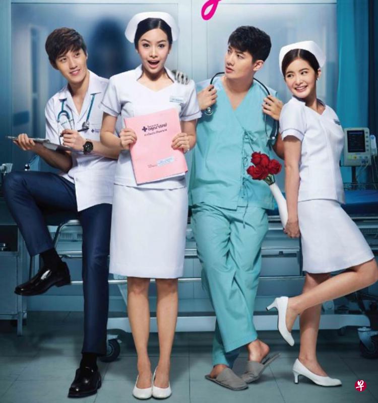 能通灵的护士Pairin(左二)平日要应付医生交付的繁忙医务工作。 能通灵的护士Pairin(左二)平日要应付医生交付的繁忙医务工作。