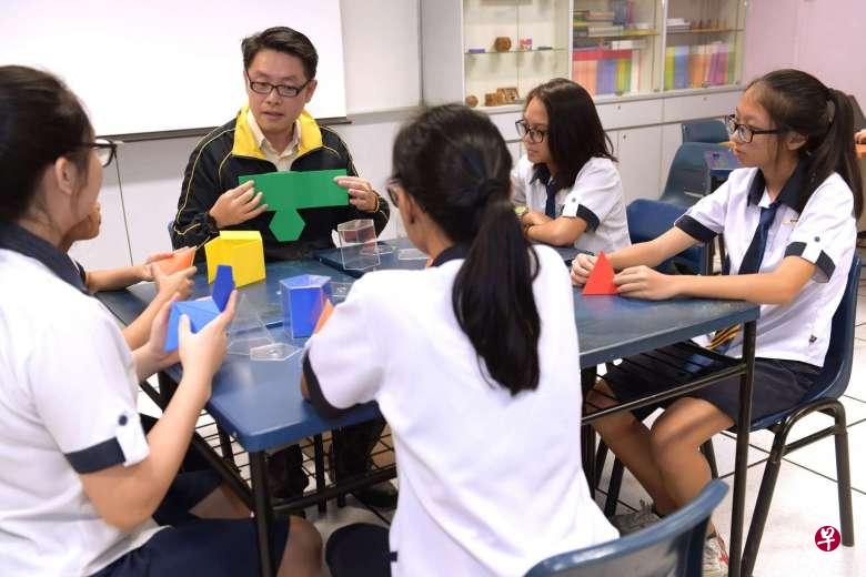 后港中学学生上数学课。(档案照片,海峡时报) 后港中学学生上数学课。(档案照片,海峡时报)