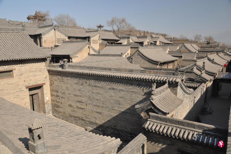 王家大院面积出奇的宏伟,只看到层层叠叠的无尽房屋。 王家大院面积出奇的宏伟,只看到层层叠叠的无尽房屋。