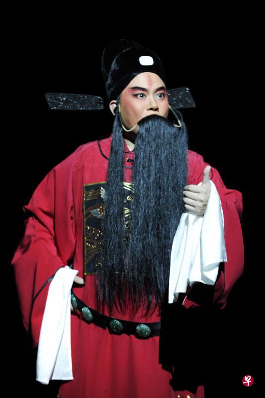 中国海南梅花奖获奖演员符传杰。 中国海南梅花奖获奖演员符传杰。