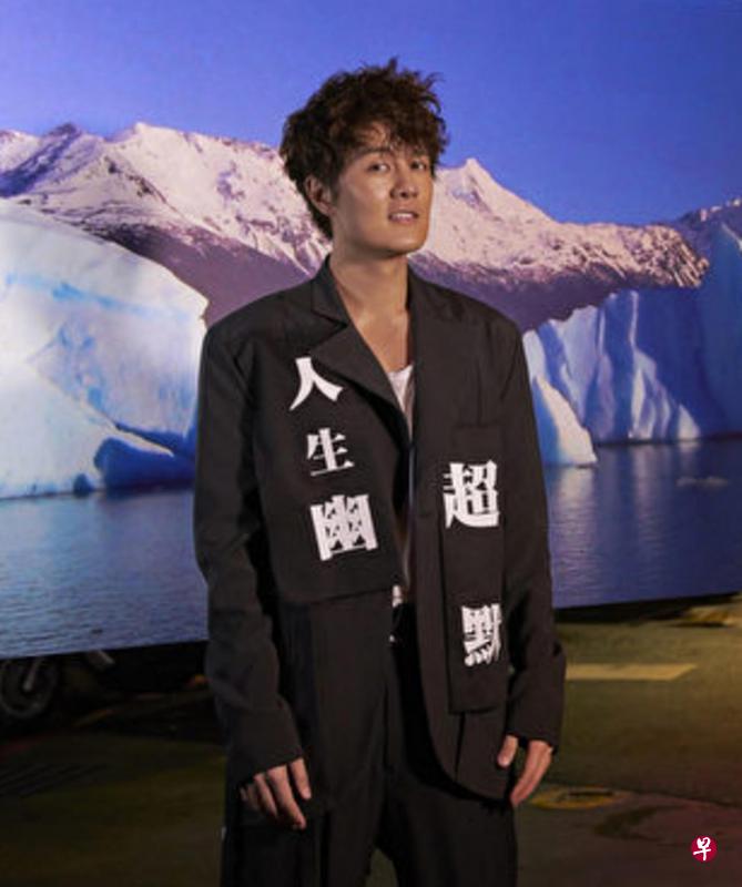 吴克群在新专辑《人生超幽默》以“人生观察家”姿态现身。(华纳提供) 吴克群在新专辑《人生超幽默》以“人生观察家”姿态现身。(华纳提供)