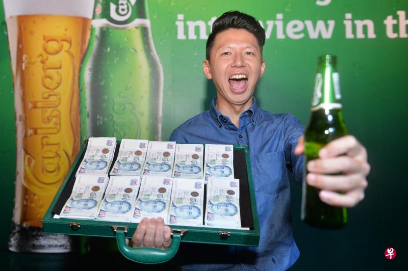 32岁营销经理林琪伦过关斩将,赢得4小时赚2万元的皇帽“啤酒宣传大使”好差事。 32岁营销经理林琪伦过关斩将,赢得4小时赚2万元的皇帽“啤酒宣传大使”好差事。