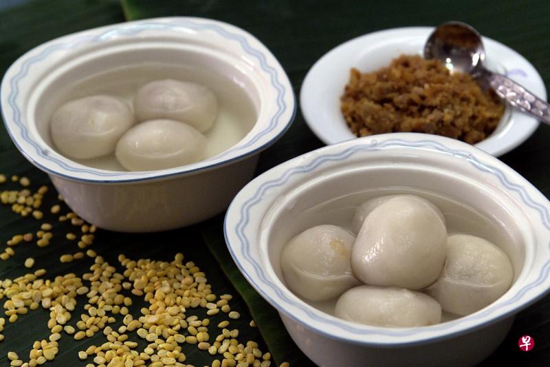 冬至吃汤圆象征家庭和谐，吉祥团圆。（档案照）