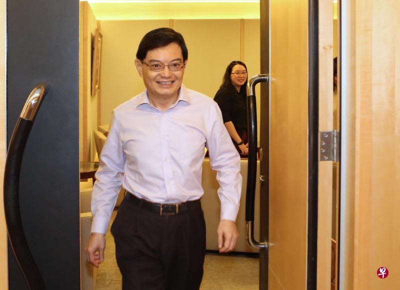 财政部长王瑞杰中风康复后首次接受媒体访问，谈及他的康复之路，也谈到我国下来的经济发展方向。（梁麒麟摄）