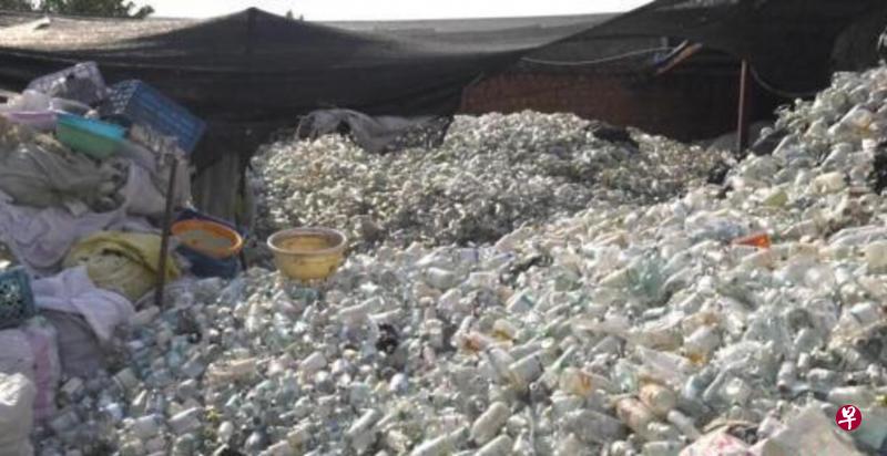 南京一个废品收购站的医疗废弃物堆积如山。(互联网) 南京一个废品收购站的医疗废弃物堆积如山。(互联网)