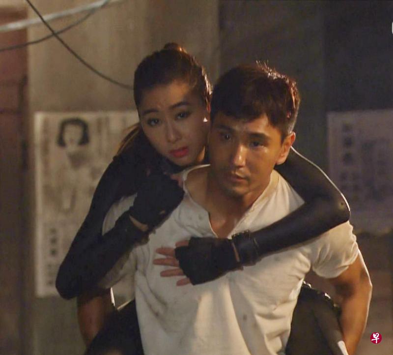 陈展鹏(前者)在《城寨英雄》演出“拳佬”具发挥性。 陈展鹏(前者)在《城寨英雄》演出“拳佬”具发挥性。