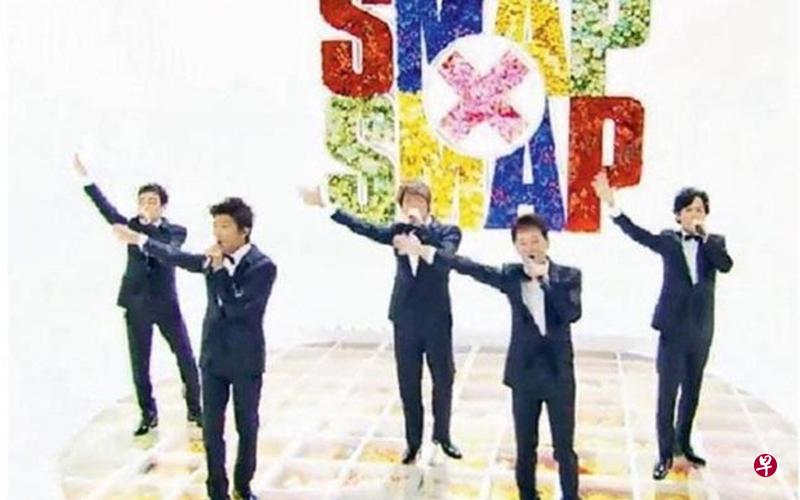 昨晚的节目以SMAP演唱经典歌《世界上唯一的花》结束。(互联网) 昨晚的节目以SMAP演唱经典歌《世界上唯一的花》结束。(互联网)