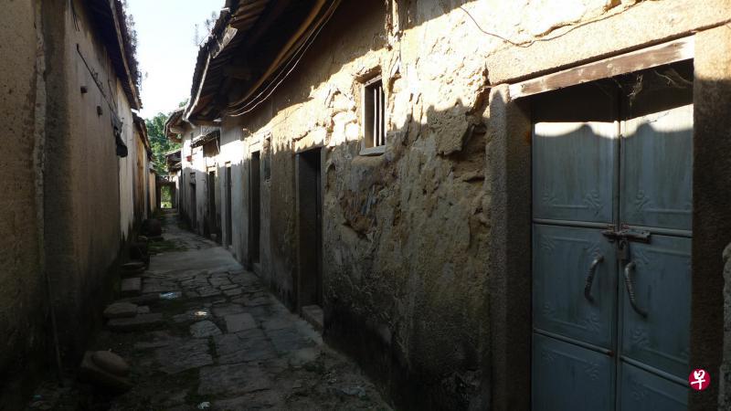 旧屋空置多年,外貌却还保持,让我们这些“番客”看到过去的石鼓乡。(作者提供) 旧屋空置多年,外貌却还保持,让我们这些“番客”看到过去的石鼓乡。(作者提供)