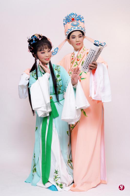 越剧《情探》由陈思宇(左)和黄佳华主演。(主办单位提供剧照) 越剧《情探》由陈思宇(左)和黄佳华主演。(主办单位提供剧照)