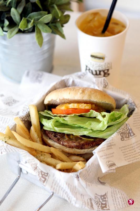 VeganBurg的素食汉堡堡,很受素食顾客欢迎。 VeganBurg的素食汉堡堡,很受素食顾客欢迎。