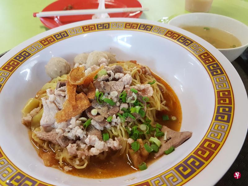 看似简单的肉脞面其实有很多讲究。 看似简单的肉脞面其实有很多讲究。