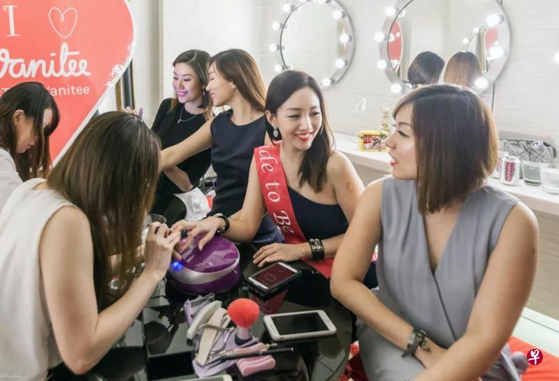 “个体户”的服务种类越来越多,Vanitee属下的美容“个体户”会在新娘出嫁前夕,提供美甲等服务。(Vanitee提供) “个体户”的服务种类越来越多,Vanitee属下的美容“个体户”会在新娘出嫁前夕,提供美甲等服务。(Vanitee提供)