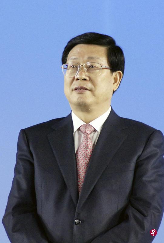 黄兴国曾长期在浙江省工作,一度被外界视为近几年来在中国政坛崛起的“之江新军”的一员,但其遭严查显示“之江新军”未必就是官员的“护身符”。(中新社) 黄兴国曾长期在浙江省工作,一度被外界视为近几年来在中国政坛崛起的“之江新军”的一员,但其遭严查显示“之江新军”未必就是官员的“护身符”。(中新社)