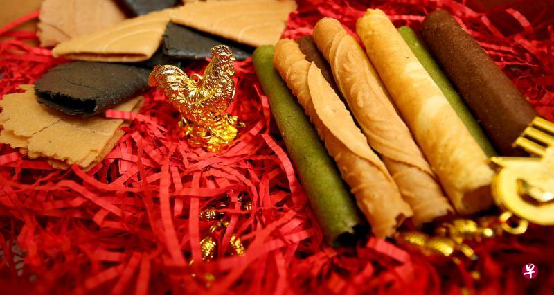 今年是鸡年,鸡蛋卷算是最“应景”的年货。 今年是鸡年,鸡蛋卷算是最“应景”的年货。