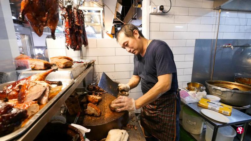 本地“烧肉达人”王光喜从西餐厅厨师转战中餐。 本地“烧肉达人”王光喜从西餐厅厨师转战中餐。