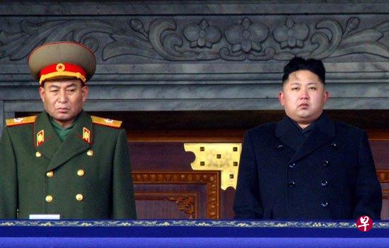 太永浩说,金正恩刚掌权后曾常提及改革开放,而李英浩却在背后对此“说三道四”而被金正恩发现(资料图) 太永浩说,金正恩刚掌权后曾常提及改革开放,而李英浩却在背后对此“说三道四”而被金正恩发现(资料图)