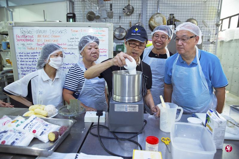 “技能创前程”培训补助推出一年来，有约12万6000多人利用补助支付课程学费，占获得补助总人数的6％。（档案照片）