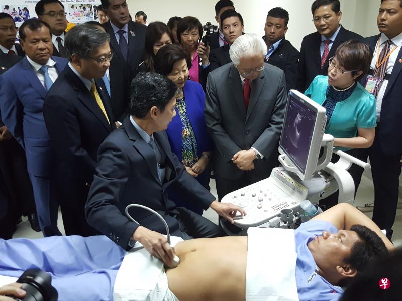 陈庆炎总统到柬埔寨最大的国立医院甘密医院(Calmette Hospital)参观。(魏瑜嶙摄) 陈庆炎总统到柬埔寨最大的国立医院甘密医院(Calmette Hospital)参观。(魏瑜嶙摄)