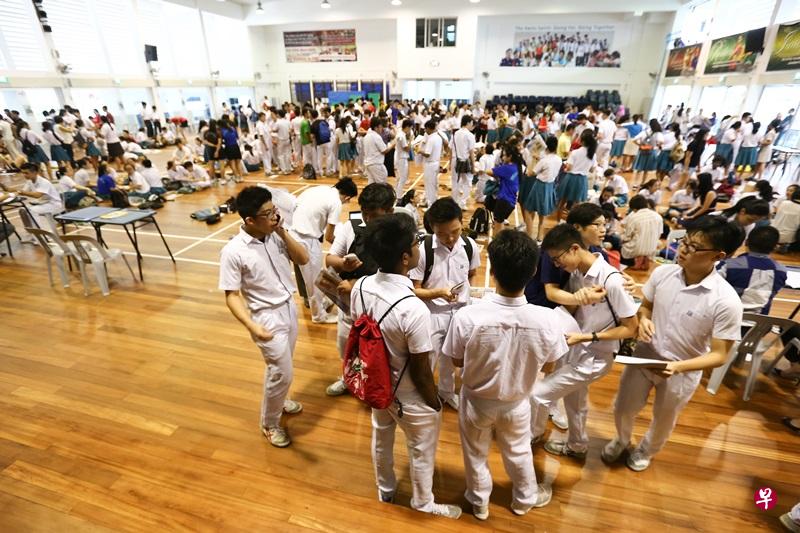 共有3万零292名学生参加去年的O水准会考，比前年的2万9723人多。（档案照）