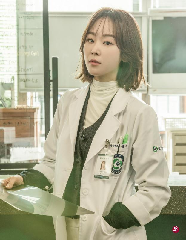 徐玄振在《浪漫医生金师傅》演小镇医院的医生。(ONE频道提供) 徐玄振在《浪漫医生金师傅》演小镇医院的医生。(ONE频道提供)