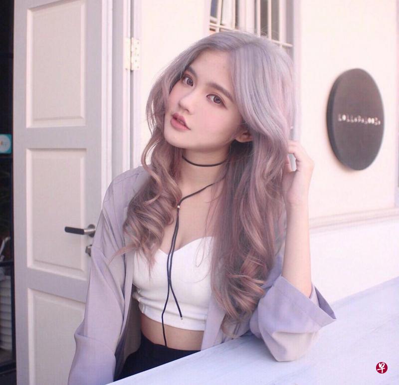 今年长发摆脱厚重感,呈现轻盈姿态。如果再给长发加点层次,会让鬈发更吸睛。(品牌提供) 今年长发摆脱厚重感,呈现轻盈姿态。如果再给长发加点层次,会让鬈发更吸睛。(品牌提供)