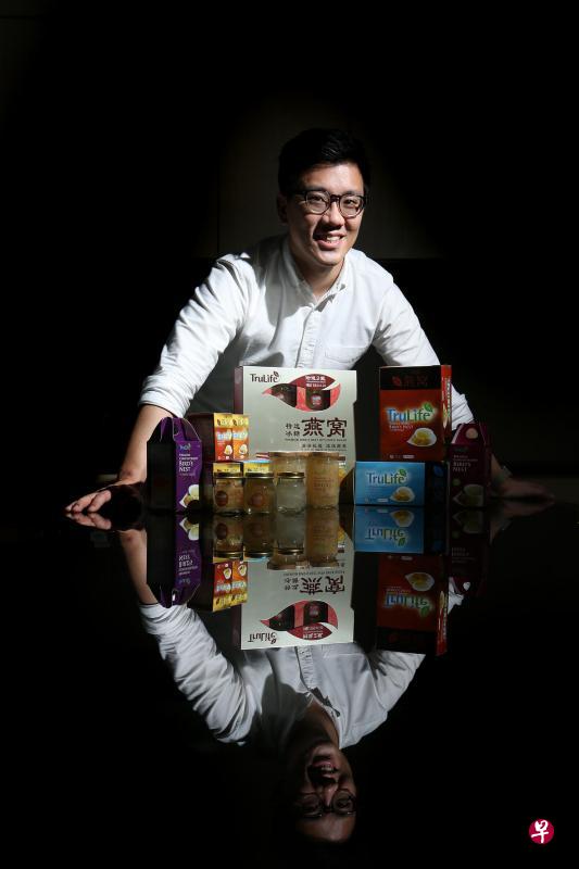↑保利药业总裁胡鼎仁:万代燕窝是符合繁忙都市人需求的保健品。 ↑保利药业总裁胡鼎仁:万代燕窝是符合繁忙都市人需求的保健品。