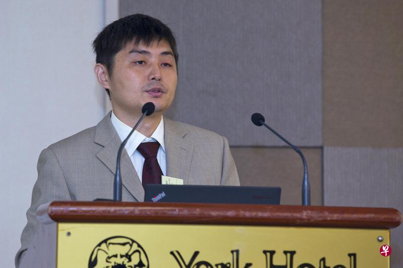 陈刚认为,中共十九大可能打破“七上八下”的惯例,不再简单以年龄划线产生新一届政治局常委。(曾道明摄) 陈刚认为,中共十九大可能打破“七上八下”的惯例,不再简单以年龄划线产生新一届政治局常委。(曾道明摄)