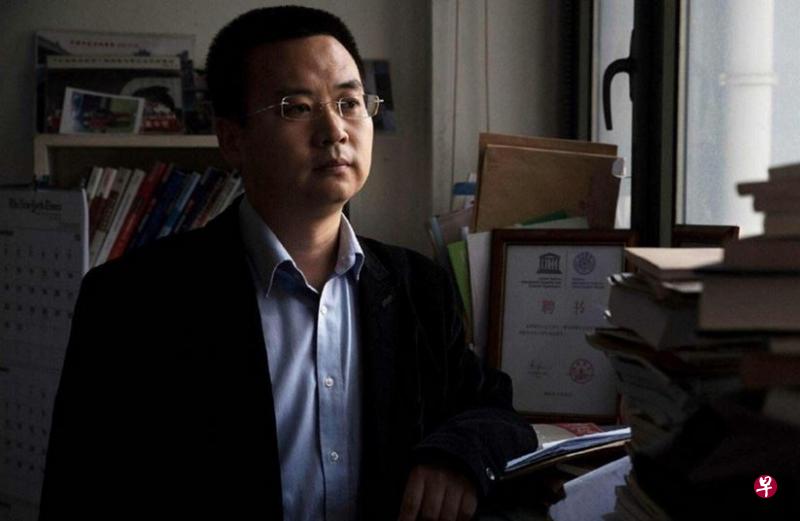 乔木是中国敢言的传媒学者之一,对政经、社会事件多有尖锐评论(资料图) 乔木是中国敢言的传媒学者之一,对政经、社会事件多有尖锐评论(资料图)