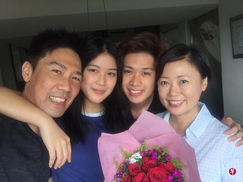 陈之财、向云夫妇全家福。(档案照) 陈之财、向云夫妇全家福。(档案照)