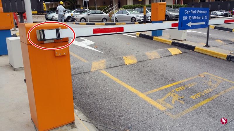 从碧山到蔡厝港,都有读者发现住家附近的停车场使用塑料扎带来固定闸杆。(读者提供) 从碧山到蔡厝港,都有读者发现住家附近的停车场使用塑料扎带来固定闸杆。(读者提供)