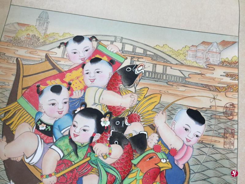 五小福泛舟新加坡河上的年画。（作者提供）