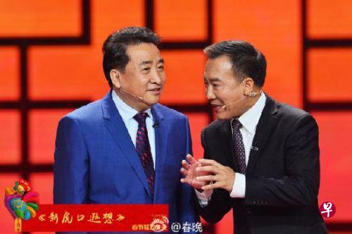 中国央视2017鸡年春晚上,姜昆、戴志诚的相声《新虎口遐想》成了反腐“网红”(图片:中国央视) 中国央视2017鸡年春晚上,姜昆、戴志诚的相声《新虎口遐想》成了反腐“网红”(图片:中国央视)