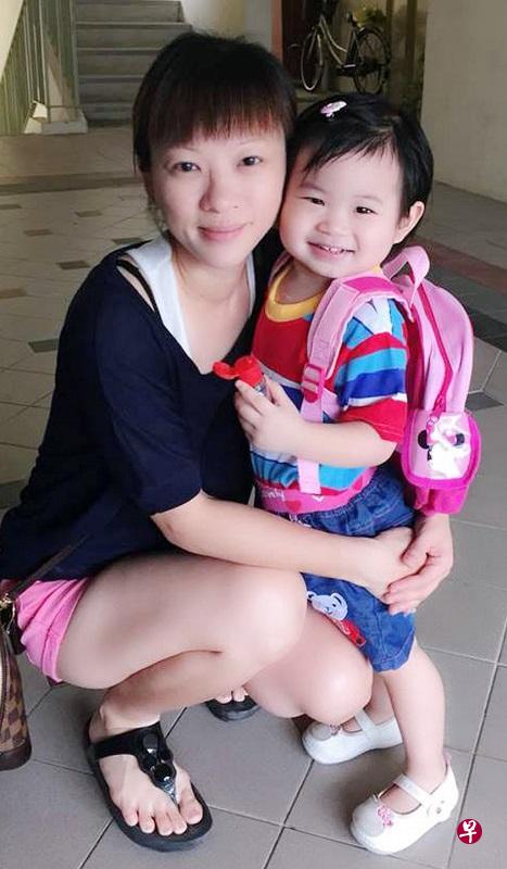 女死者十分疼惜4岁女儿,常在面簿上分享母女合照。(取自面簿) 女死者十分疼惜4岁女儿,常在面簿上分享母女合照。(取自面簿)