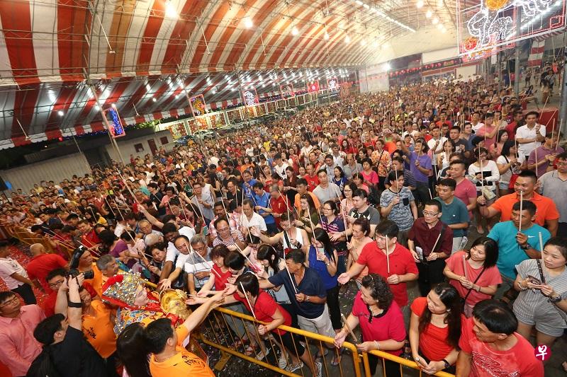 洛阳大伯公宫昨天估计涌入5000信众,比去年同期略多。(洛阳大伯公宫提供) 洛阳大伯公宫昨天估计涌入5000信众,比去年同期略多。(洛阳大伯公宫提供)