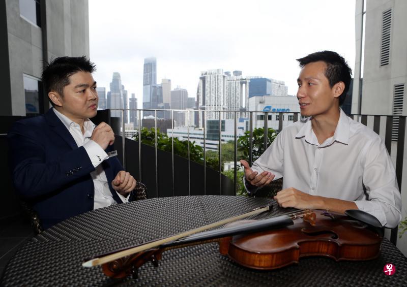 骆竣宏(右)与柯杰智分享他们对古典音乐的不同看法。 骆竣宏(右)与柯杰智分享他们对古典音乐的不同看法。