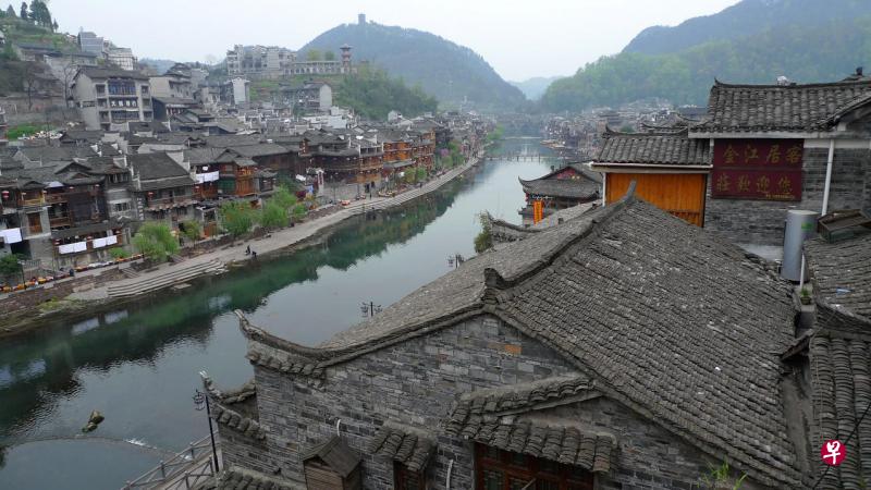 依山而建,临河而立的苗族特色古建筑。 依山而建,临河而立的苗族特色古建筑。