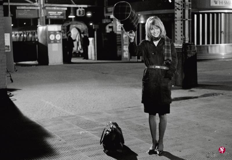 1963年的英国黑白影片《说谎者比利》电影获得六项英国电影学院奖提名,并在1963年威尼斯电影节获得一项金狮奖提名。(新加坡国家博物馆提供) 1963年的英国黑白影片《说谎者比利》电影获得六项英国电影学院奖提名,并在1963年威尼斯电影节获得一项金狮奖提名。(新加坡国家博物馆提供)