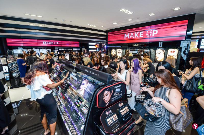 爱雍·乌节的丝芙兰新旗舰店,设计摆设特别,如“店中店”。(品牌提供) 爱雍·乌节的丝芙兰新旗舰店,设计摆设特别,如“店中店”。(品牌提供)