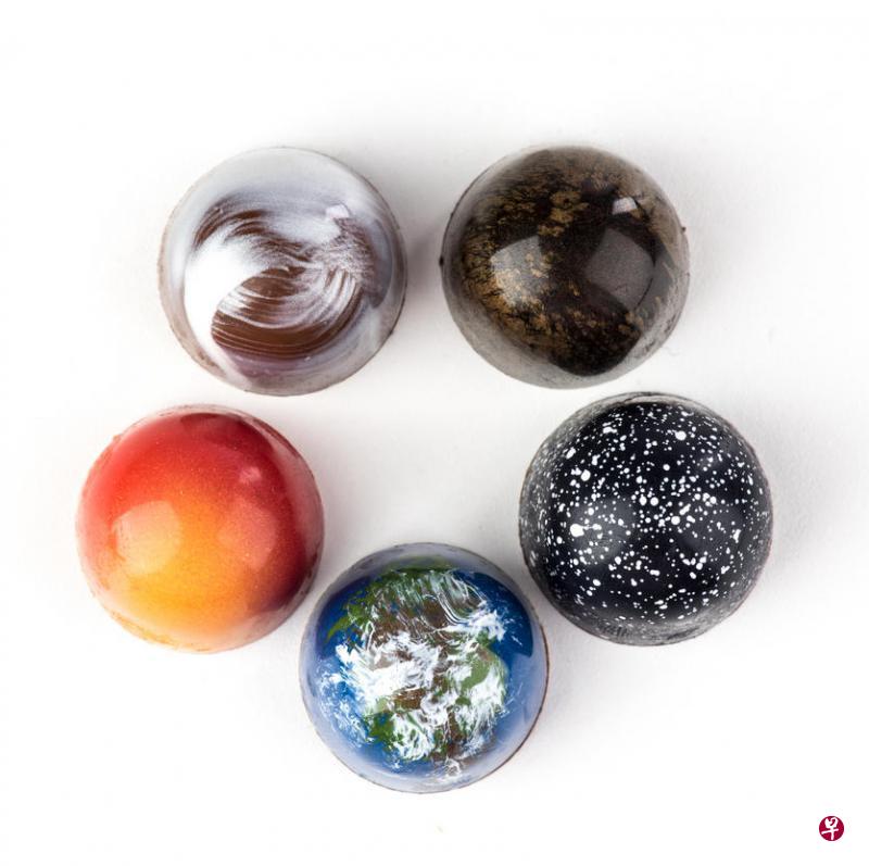 美国巧克力师傅的“盒内的想象”巧克力。 美国巧克力师傅的“盒内的想象”巧克力。