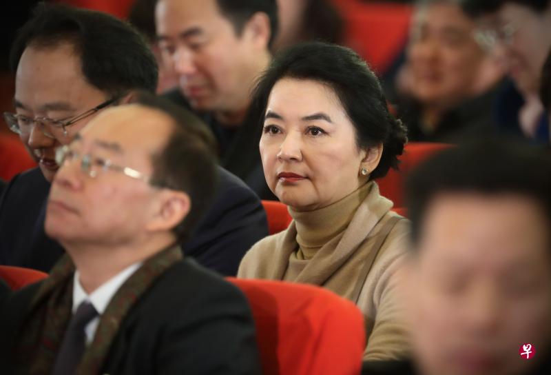 2月5日,政协江苏省十一届五次会议在南京人民大会堂开幕,胡慧中受邀参会。(中新社) 2月5日,政协江苏省十一届五次会议在南京人民大会堂开幕,胡慧中受邀参会。(中新社)