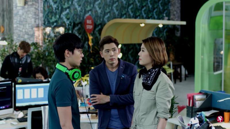 《梦想程式》项目总监陈罗密欧(中),软件工程师黄思恬(右)及冯伟衷各有难解情结。(新传媒图) 《梦想程式》项目总监陈罗密欧(中),软件工程师黄思恬(右)及冯伟衷各有难解情结。(新传媒图)