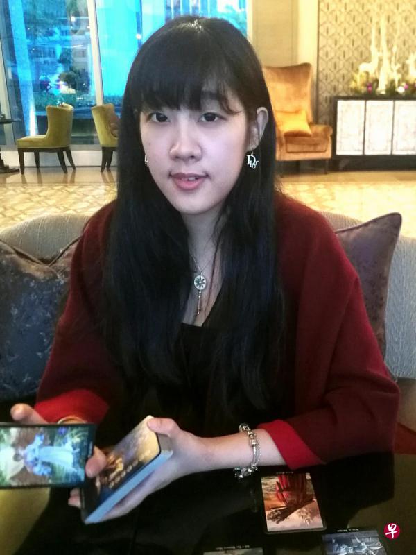 严子涵从小就对占星产生兴趣,三年前开始在课余时间替人有偿占星。 严子涵从小就对占星产生兴趣,三年前开始在课余时间替人有偿占星。